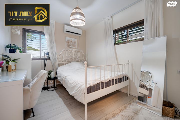 דו משפחתי, אלפי מנשה