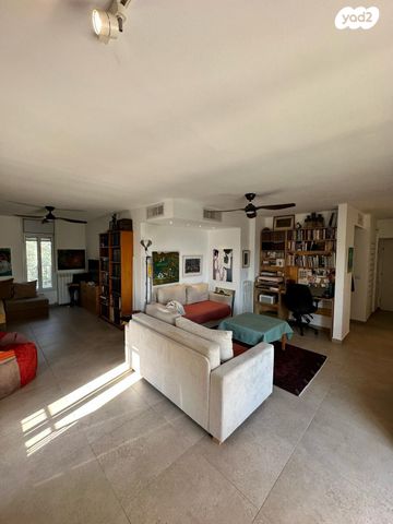 דירה, מאיר נקר 12, ארמון הנציב, תלפיות מזרח, ירושלים