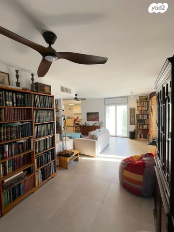 דירה, מאיר נקר 12, ארמון הנציב, תלפיות מזרח, ירושלים