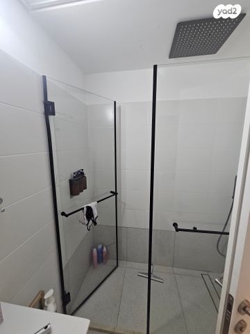 דירה, אריק איינשטיין, הרצליה ב', הרצליה