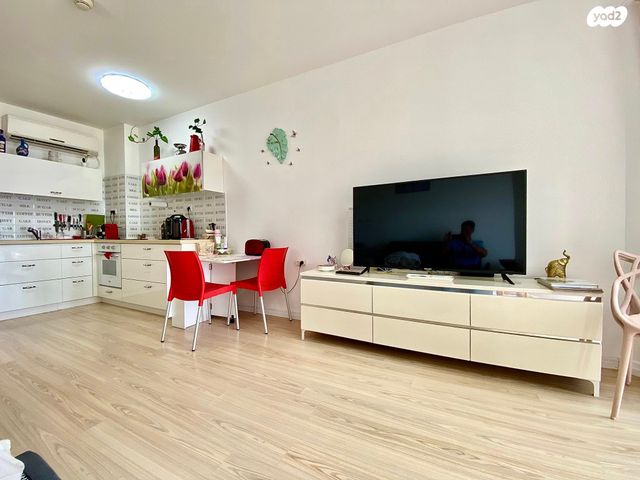 דירה, שדרות מנחם בגין 2, גבעת אולגה, חדרה