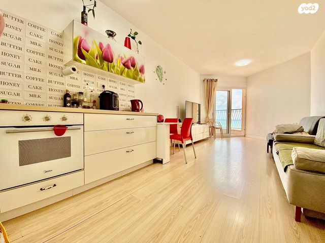 דירה, שדרות מנחם בגין 2, גבעת אולגה, חדרה