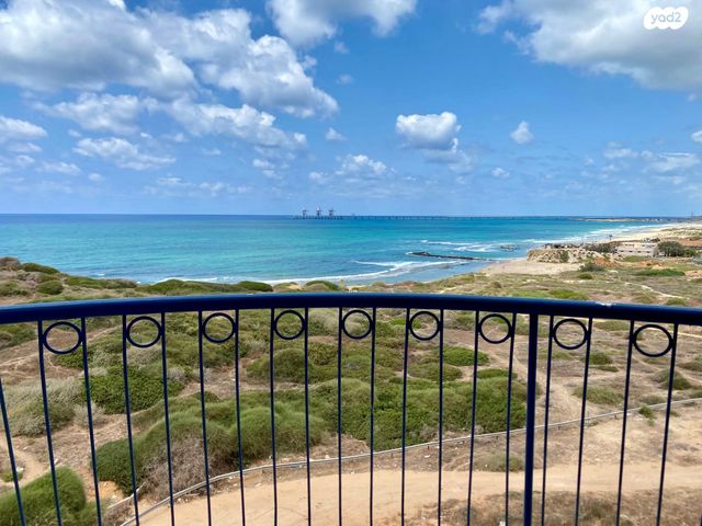 דירה, שדרות מנחם בגין 2, גבעת אולגה, חדרה