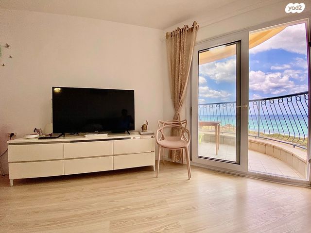 דירה, שדרות מנחם בגין 2, גבעת אולגה, חדרה