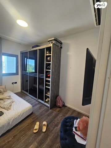 דירה, אריק איינשטיין, הרצליה ב', הרצליה