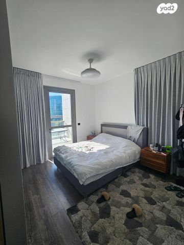 דירה, אריק איינשטיין, הרצליה ב', הרצליה