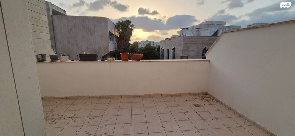 דירה, בר אילן, רעננה