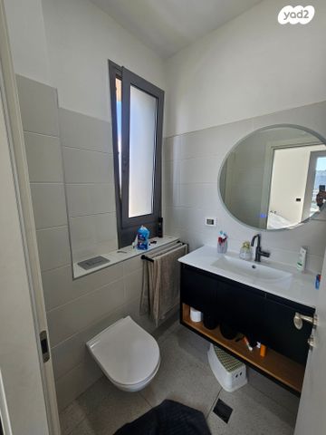 דירה, אריק איינשטיין, הרצליה ב', הרצליה