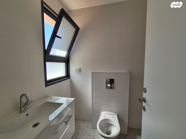 דירה, אלמוג, אריאל