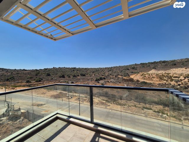 דירה, אלמוג, אריאל