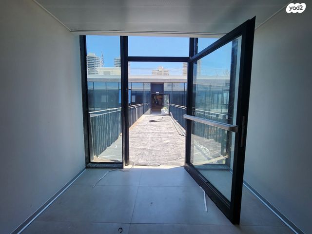 משרדים, שושנה דמארי, משכנות האומנים, קרית מוצקין