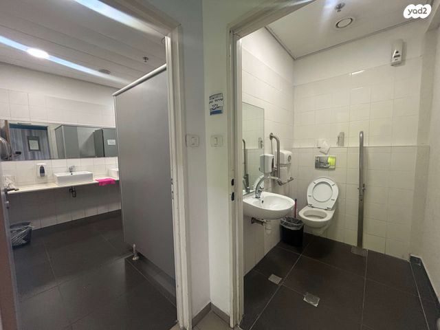 חנויות/ שטח מסחרי, שדרות ההסתדרות 46, צומת הקריות, חוף שמן, חיפה