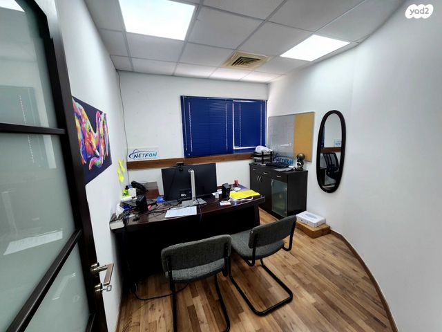 משרדים, אזור תעשיה, נשר