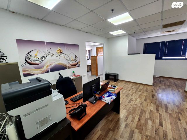 משרדים, אזור תעשיה, נשר