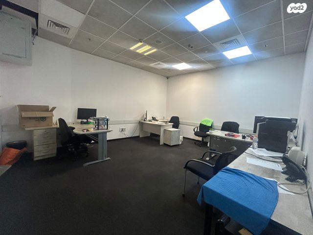 חנויות/ שטח מסחרי, שדרות ההסתדרות 46, צומת הקריות, חוף שמן, חיפה