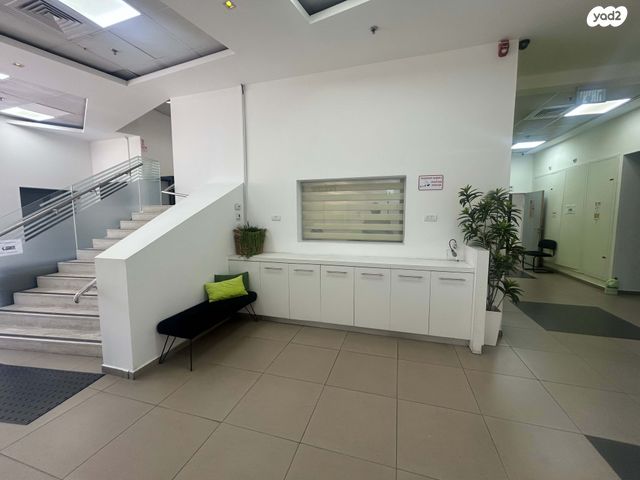 חנויות/ שטח מסחרי, שדרות ההסתדרות 46, צומת הקריות, חוף שמן, חיפה