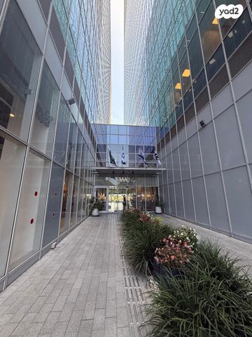 דרך מנחם בגין 150