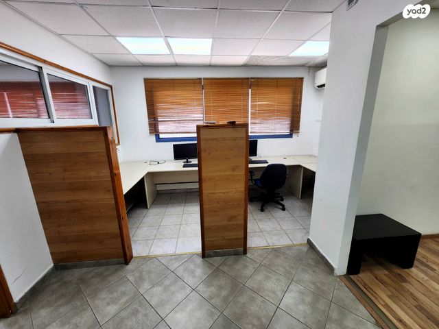 משרדים, אזור תעשיה, נשר