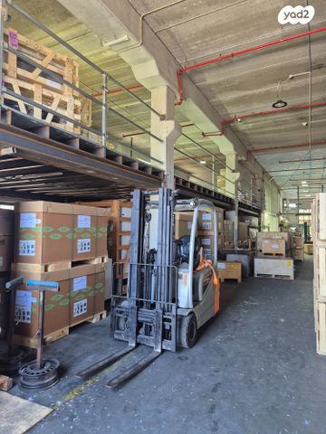 מחסנים, פארק תעשיות עמק חפר