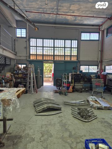 מחסנים, פארק תעשיות עמק חפר