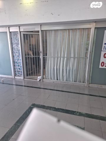 חנויות/ שטח מסחרי, שדרות העצמאות, בת ים