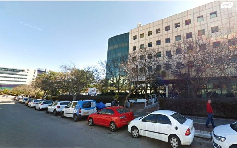 פרופ' מנחם פלאוט 