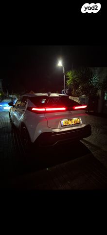 מודעת רכב טויוטה C-HR