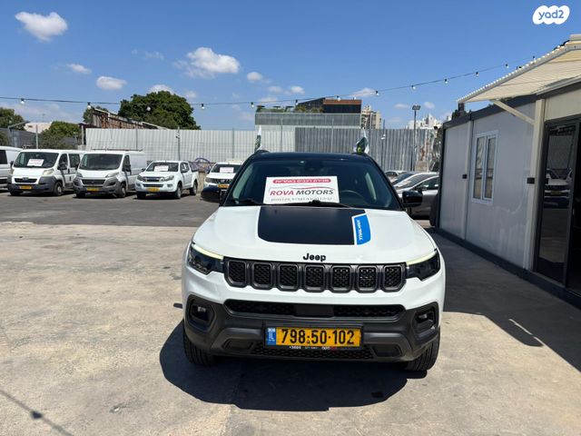 מודעת רכב ג'יפ קומפאס