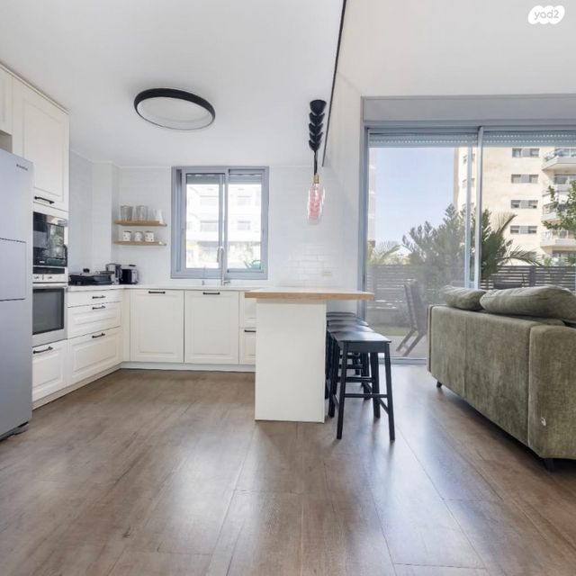 דירת גן, אריק איינשטיין 2, קרית רבין, חולון