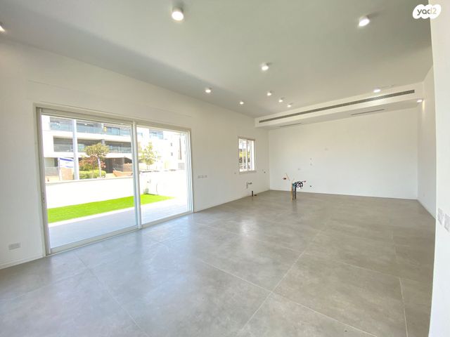 דירת גן, פרדסיה