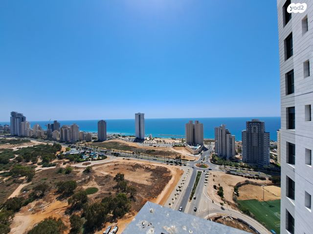 מודעת נכס, אמנון ליפקין שחק, נוף הטיילת, נתניה