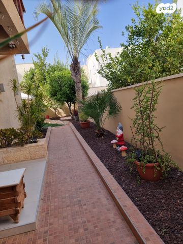 יהודה דה בוטון 8