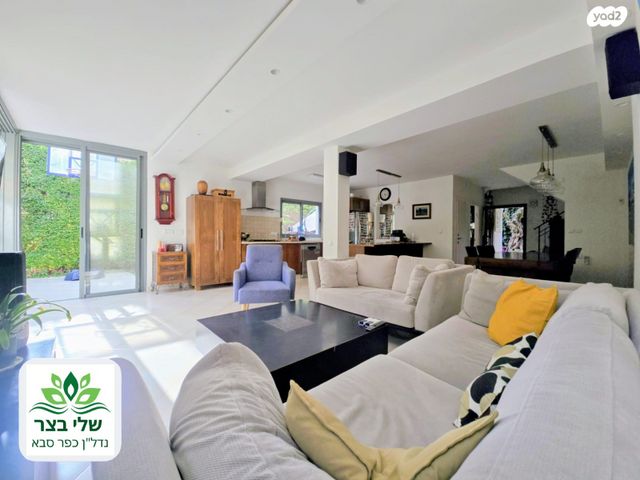 בית פרטי/ קוטג', זאב גלר 22, הפרחים, כפר סבא