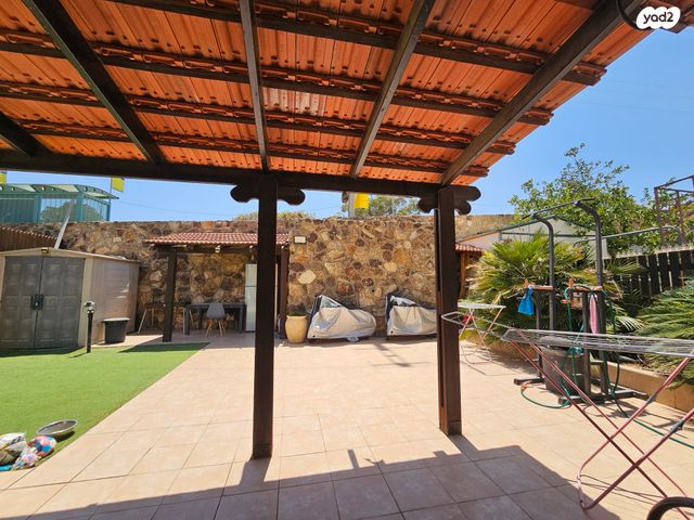 דו משפחתי, לשם, ערד