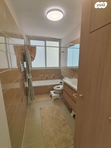 דירה, ז'בוטינסקי 9, בת ים