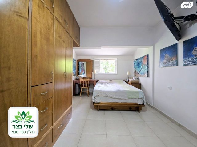 בית פרטי/ קוטג', זאב גלר 22, הפרחים, כפר סבא