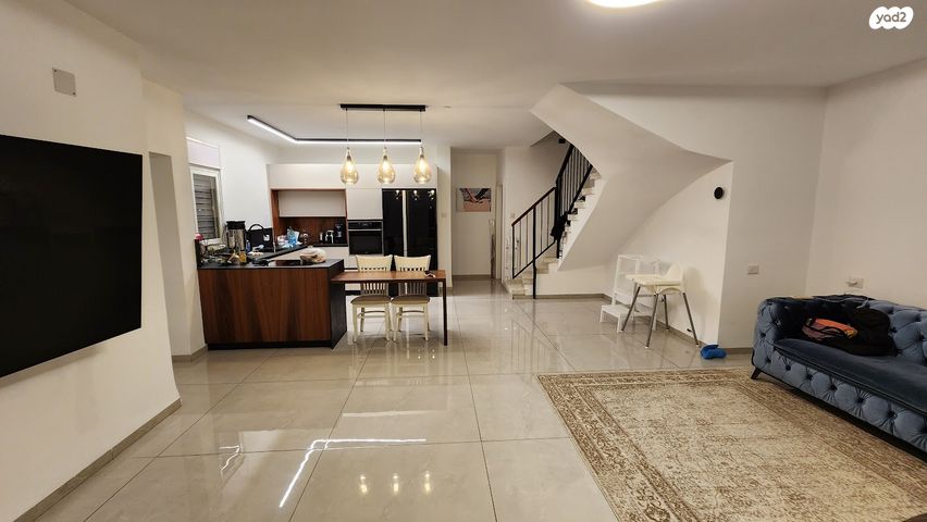 דירת גן, מוצקין, נאות כרמל, טירת כרמל