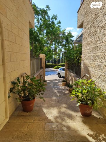 דירה, חלומות זכרון, זכרון יעקב