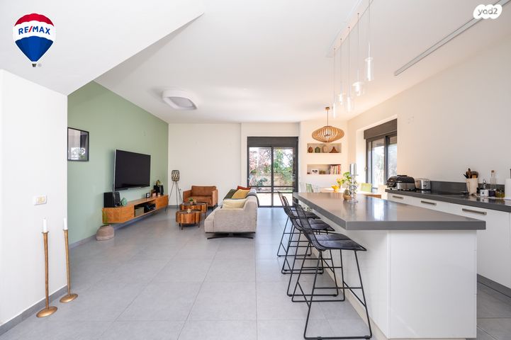 דו משפחתי, מול היקב, זכרון יעקב