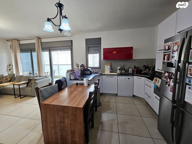 דירה, סמטת אבני חושן 12, גני מרום, רמת גן