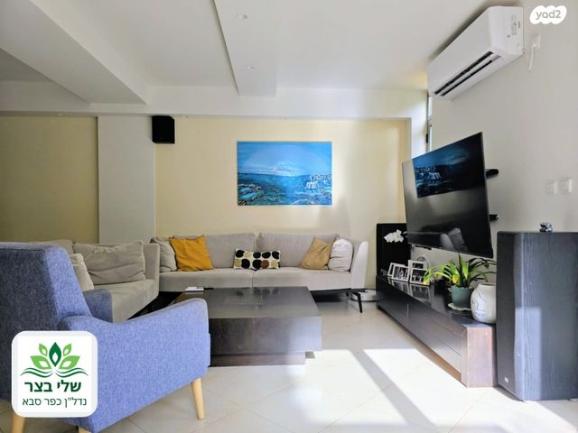 בית פרטי/ קוטג', זאב גלר 22, הפרחים, כפר סבא