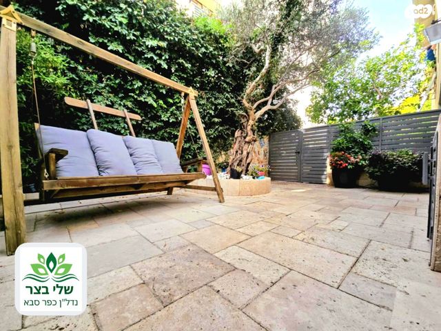 בית פרטי/ קוטג', זאב גלר 22, הפרחים, כפר סבא