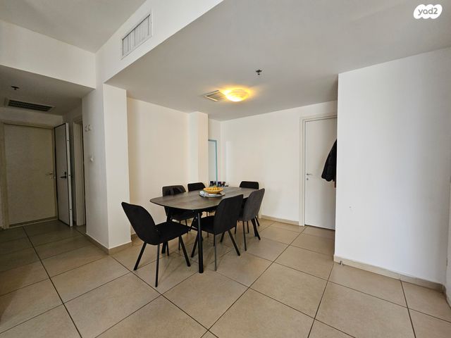 דירה, סמטת אבני חושן 12, גני מרום, רמת גן