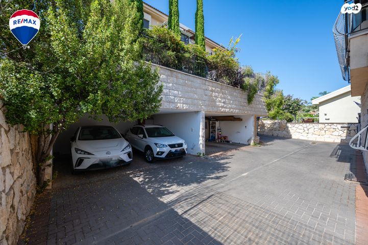 דו משפחתי, מול היקב, זכרון יעקב