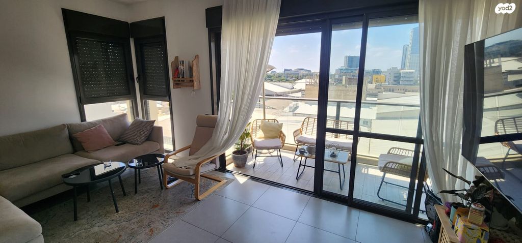 דירה, ישראל ב"ק, מונטיפיורי, הרכבת, תל אביב יפו