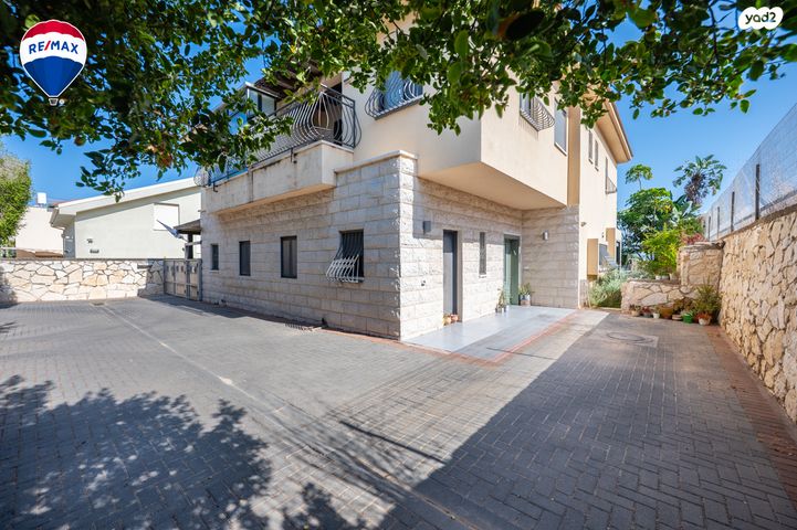 דו משפחתי, מול היקב, זכרון יעקב