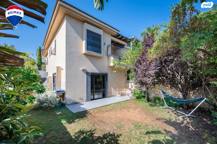 דו משפחתי, מול היקב, זכרון יעקב