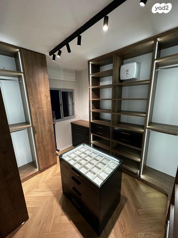 דירה, אנצו סירני, גבעת הרמבם, גבעתיים