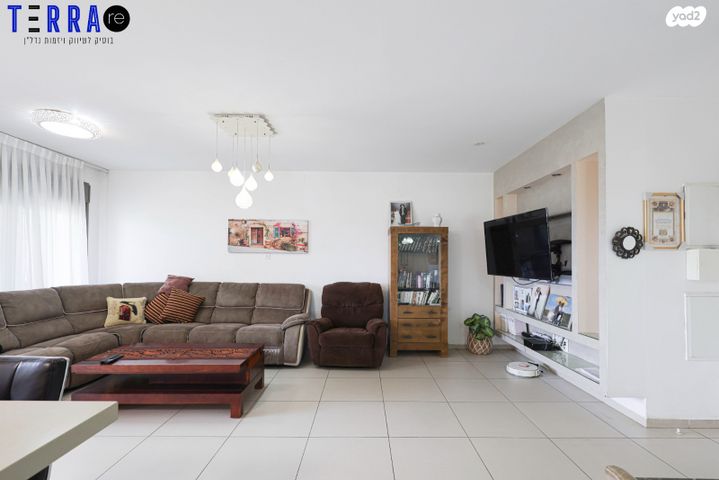 דירה, אהוד מנור, יפה נוף, כפר יונה