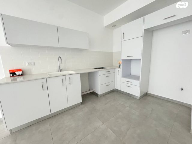 דירה, אנה פרנק 25, חרוזים, רמת גן